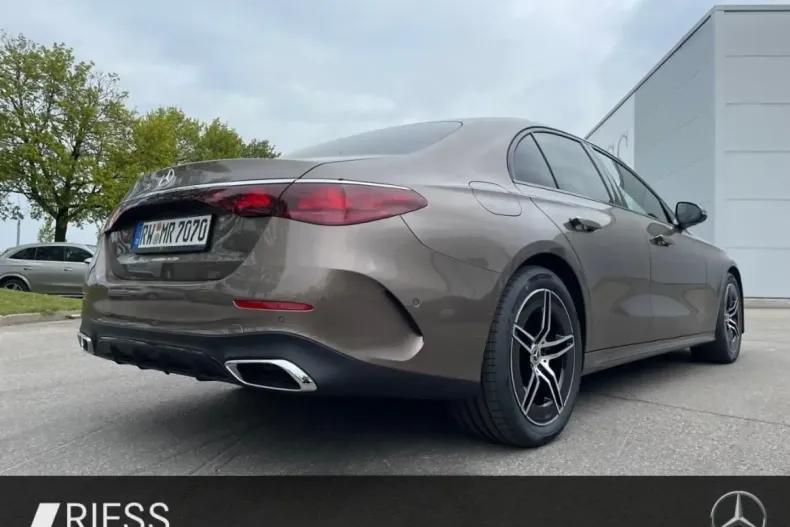 Mercedes-Benz E 220 din 2024 cu 9.000 km - oferta MER125536 - foto 3