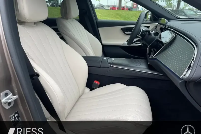 Mercedes-Benz E 220 din 2024 cu 9.000 km - oferta MER125536 - foto 12