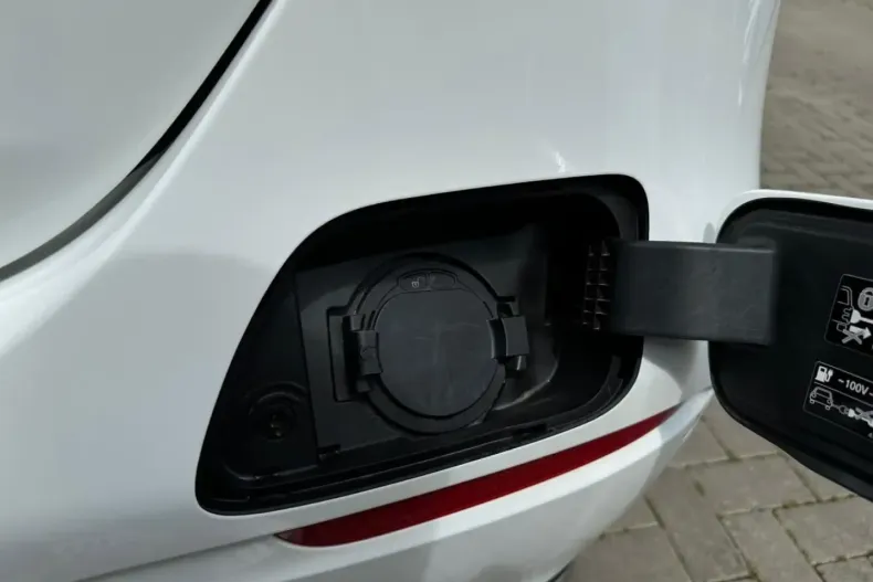 Mercedes-Benz E 300 din 2021 cu 28.961 km - oferta MER125541 - foto 12