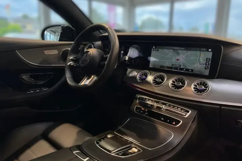 Mercedes-Benz E 220 din 2023 cu 16.600 km - oferta MER125543 - foto 4