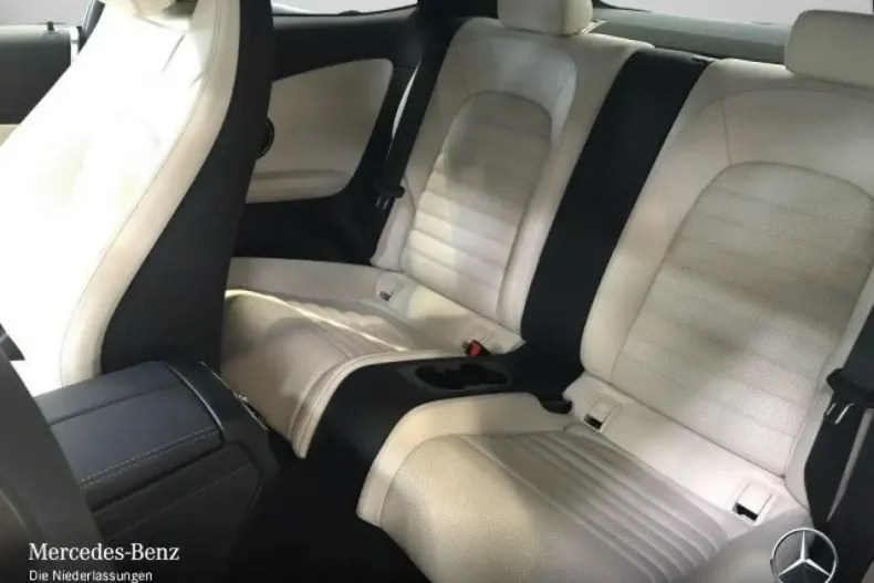 Mercedes-Benz C 300 din 2022 cu 17.700 km - oferta MER125544 - foto 13