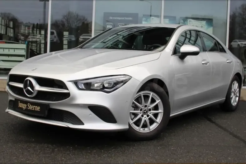 Mercedes-Benz CLA 200 din 2023 cu 10.340 km - oferta MER125545 - foto 1