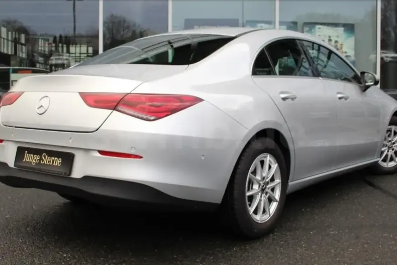 Mercedes-Benz CLA 200 din 2023 cu 10.340 km - oferta MER125545 - foto 2