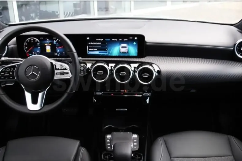 Mercedes-Benz CLA 200 din 2023 cu 10.340 km - oferta MER125545 - foto 6