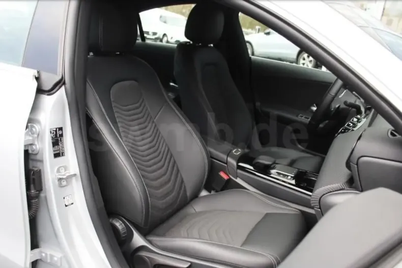 Mercedes-Benz CLA 200 din 2023 cu 10.340 km - oferta MER125545 - foto 7