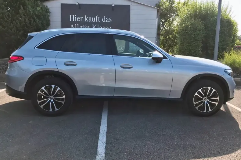 Mercedes-Benz GLC 200 din 2023 cu 10.802 km - oferta MER125548 - foto 2