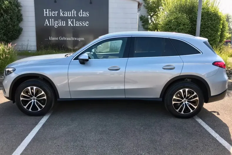 Mercedes-Benz GLC 200 din 2023 cu 10.802 km - oferta MER125548 - foto 3