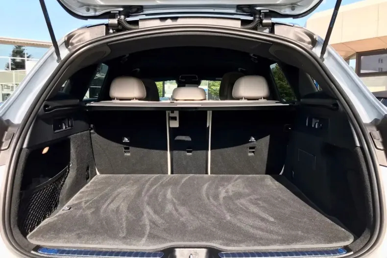 Mercedes-Benz GLC 200 din 2023 cu 10.802 km - oferta MER125548 - foto 6