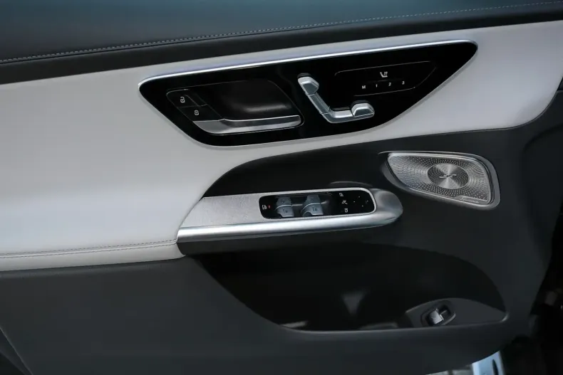 Mercedes-Benz GLC 300 din 2024 cu 10.000 km - oferta MER125570 - foto 6