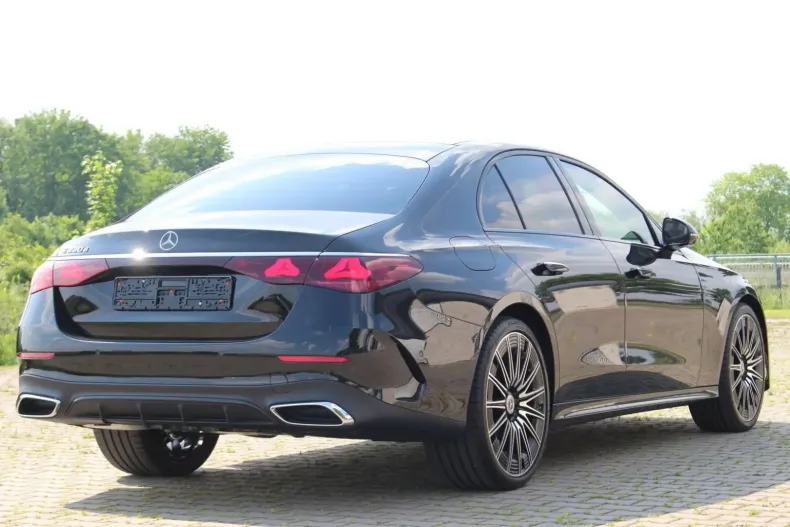 Mercedes-Benz E 220 din 2024 cu 20 km - oferta MER125579 - foto 4