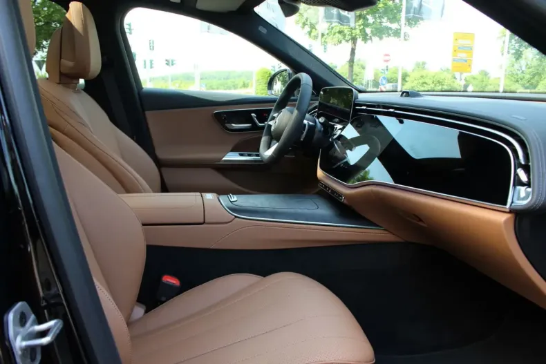 Mercedes-Benz E 220 din 2024 cu 20 km - oferta MER125579 - foto 12