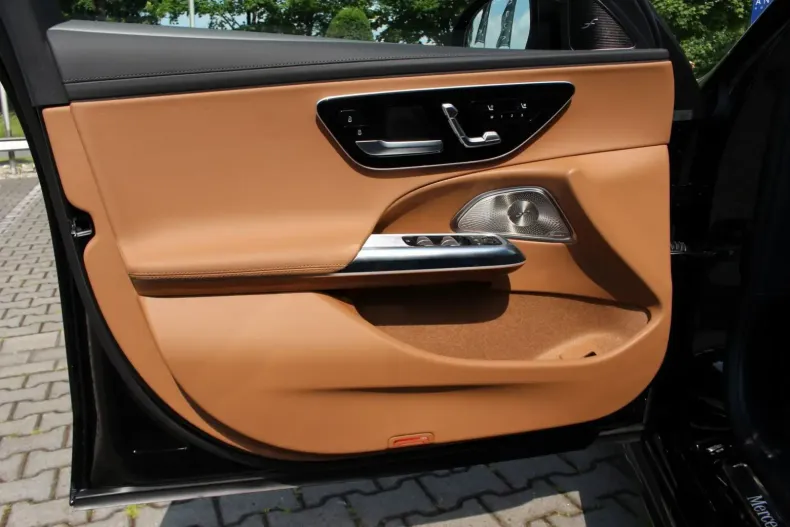 Mercedes-Benz E 220 din 2024 cu 20 km - oferta MER125579 - foto 21