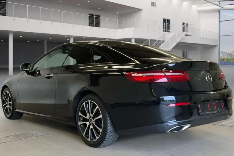 Mercedes-Benz E 200 din 2020 cu 48.434 km - oferta MER125586 - foto 4