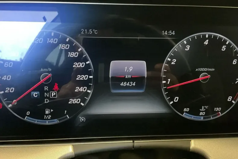 Mercedes-Benz E 200 din 2020 cu 48.434 km - oferta MER125586 - foto 5