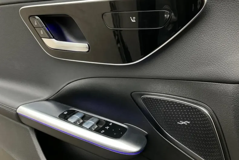 Mercedes-Benz C 400 din 2023 cu 15.259 km - oferta MER125598 - foto 4