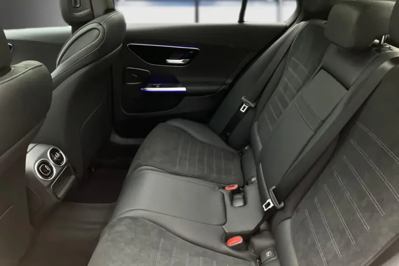 Mercedes-Benz C 400 din 2023 cu 15.259 km - oferta MER125598 - foto 5