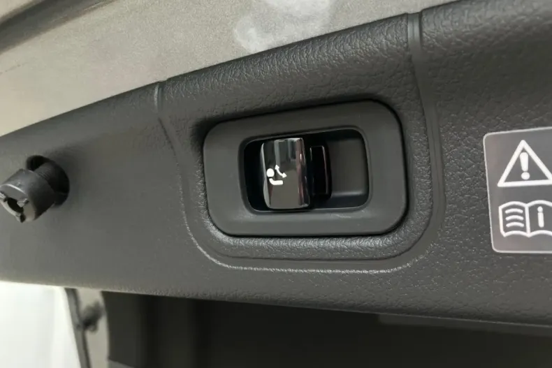 Mercedes-Benz C 400 din 2023 cu 15.259 km - oferta MER125598 - foto 17