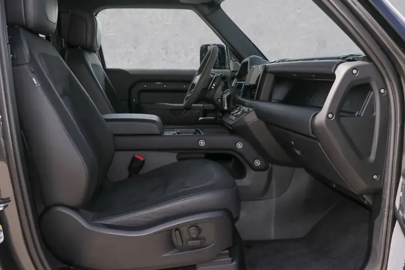 Land Rover Defender din 2022 cu 66.800 km - oferta LAN125606 - foto 7