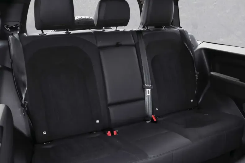 Land Rover Defender din 2022 cu 66.800 km - oferta LAN125606 - foto 9