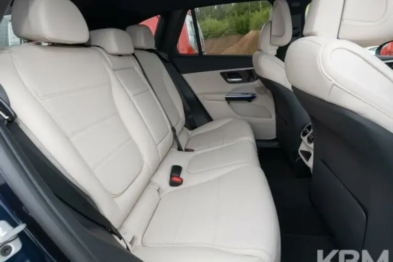 Mercedes-Benz GLC 200 din 2024 cu 4.500 km - oferta MER125646 - foto 8