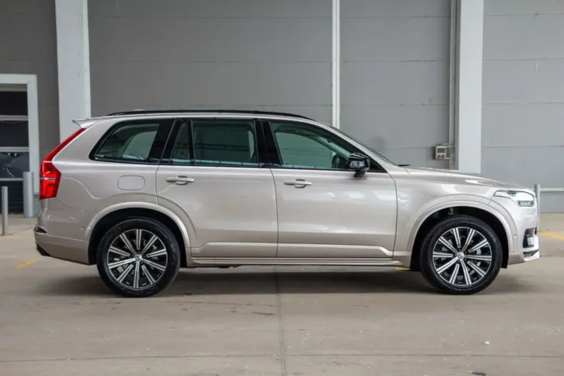 Volvo XC90 din 2023 cu 8.000 km - oferta VOL125647 - foto 4