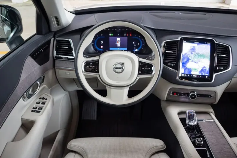 Volvo XC90 din 2023 cu 8.000 km - oferta VOL125647 - foto 12