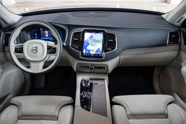 Volvo XC90 din 2023 cu 8.000 km - oferta VOL125647 - foto 13