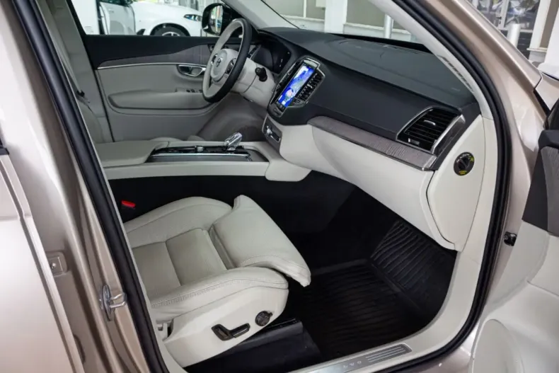 Volvo XC90 din 2023 cu 8.000 km - oferta VOL125647 - foto 14