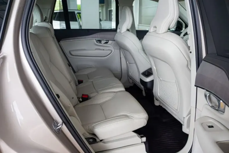 Volvo XC90 din 2023 cu 8.000 km - oferta VOL125647 - foto 17