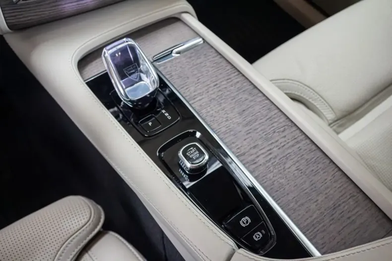 Volvo XC90 din 2023 cu 8.000 km - oferta VOL125647 - foto 29