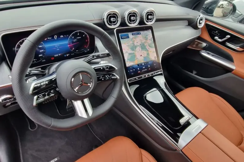 Mercedes-Benz GLC 220 din 2023 cu 1.500 km - oferta MER125648 - foto 6