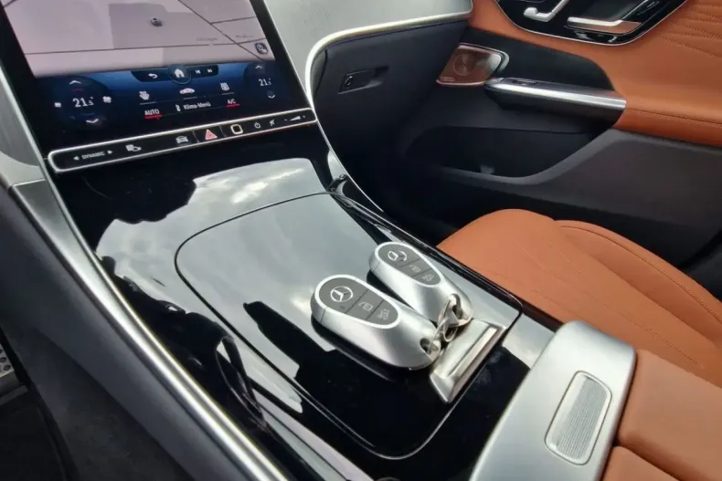 Mercedes-Benz GLC 220 din 2023 cu 1.500 km - oferta MER125648 - foto 10