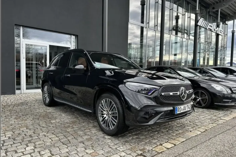Mercedes-Benz GLC 220 din 2023 cu 7.000 km - oferta MER125649 - foto 1