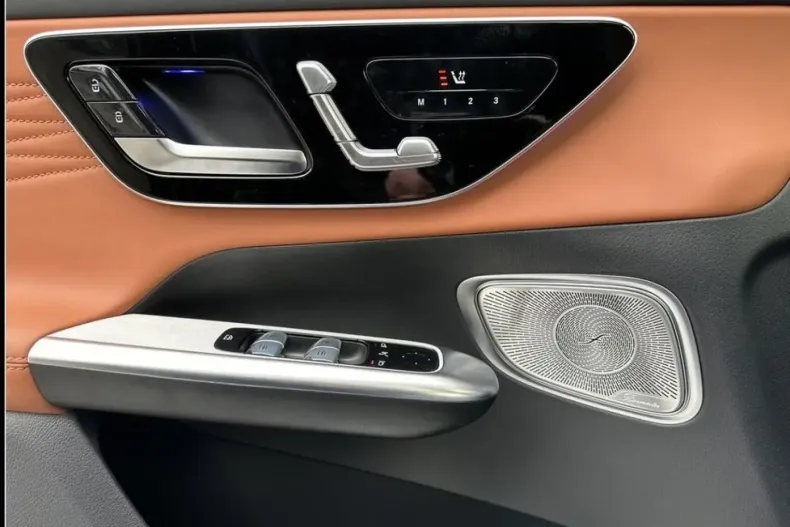 Mercedes-Benz GLC 220 din 2023 cu 7.000 km - oferta MER125649 - foto 13