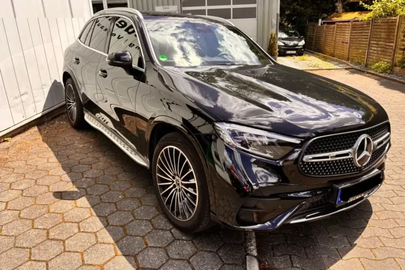 Mercedes-Benz GLC 220 din 2023 cu 8.500 km - oferta MER125652 - foto 1