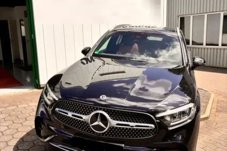 Mercedes-Benz GLC 220 din 2023 cu 8.500 km - oferta MER125652 - foto 2