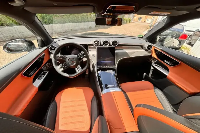 Mercedes-Benz GLC 220 din 2023 cu 8.500 km - oferta MER125652 - foto 8