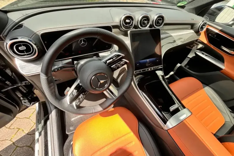 Mercedes-Benz GLC 220 din 2023 cu 8.500 km - oferta MER125652 - foto 9