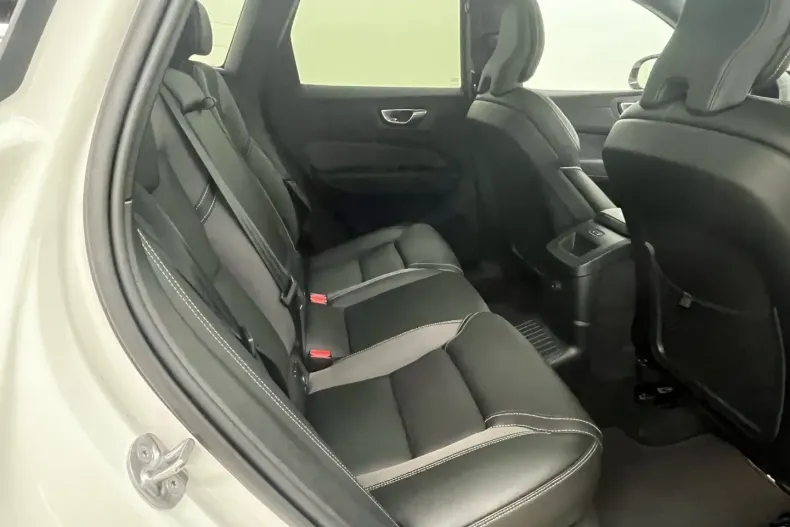 Volvo XC60 din 2023 cu 21.150 km - oferta VOL125654 - foto 8