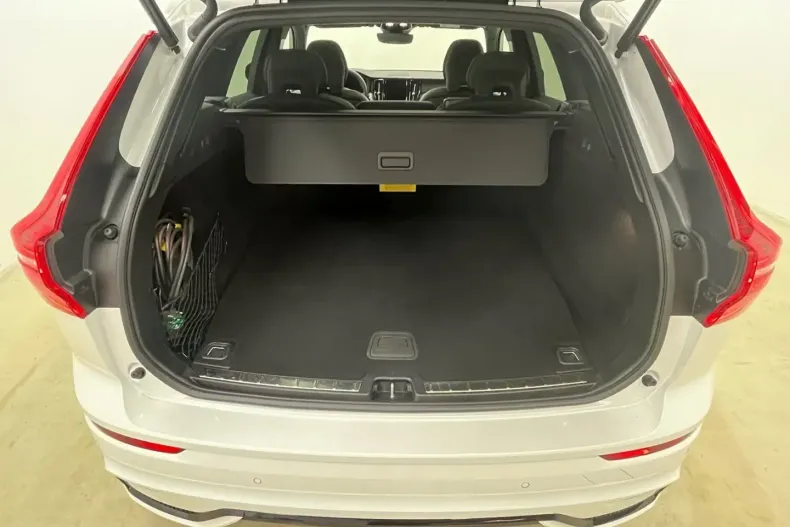 Volvo XC60 din 2023 cu 21.150 km - oferta VOL125654 - foto 13