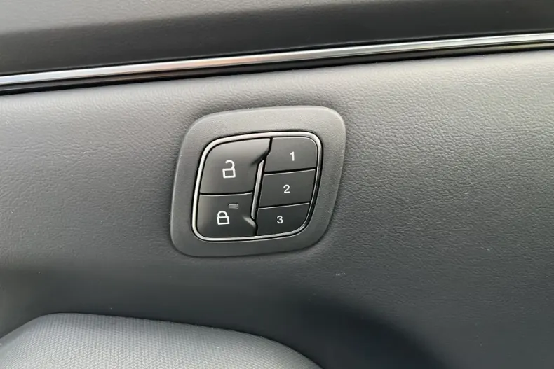 Ford Mustang Mach-E din 2023 cu 33.000 km - oferta FOR125658 - foto 13