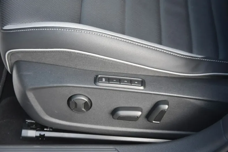 Volkswagen Golf din 2023 cu 30.500 km - oferta VOL125674 - foto 10