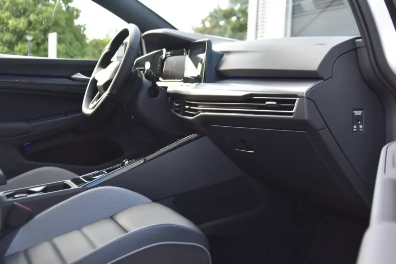 Volkswagen Golf din 2023 cu 30.500 km - oferta VOL125674 - foto 16