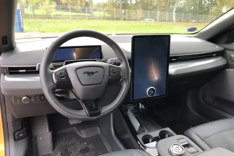 Ford Mustang Mach-E din 2022 cu 19.963 km - oferta FOR125679 - foto 14