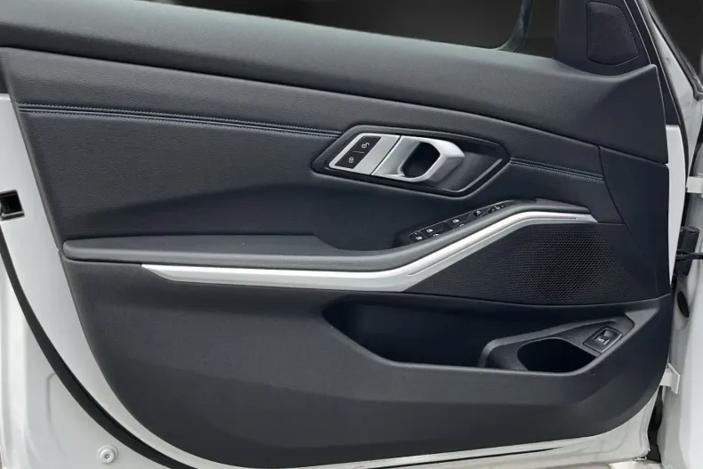 BMW 320 din 2021 cu 49.900 km - oferta BMW125683 - foto 22