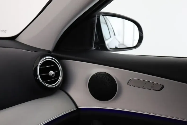 Mercedes-Benz E 300 din 2021 cu 43.468 km - oferta MER125685 - foto 16