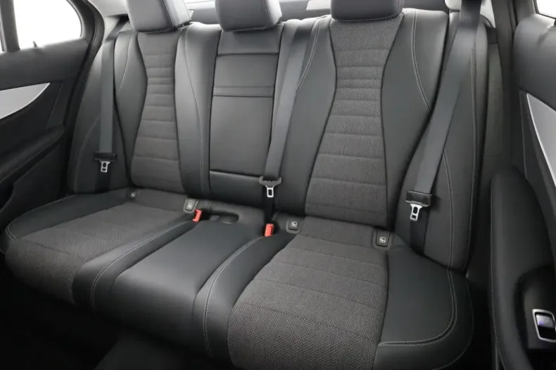 Mercedes-Benz E 300 din 2021 cu 43.468 km - oferta MER125685 - foto 18