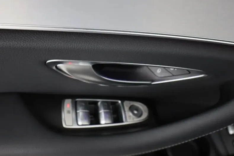 Mercedes-Benz E 300 din 2021 cu 43.468 km - oferta MER125685 - foto 20