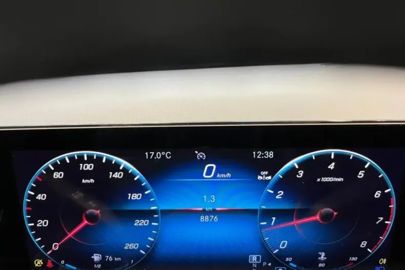 Mercedes-Benz CLA 180 din 2022 cu 8.866 km - oferta MER125698 - foto 11