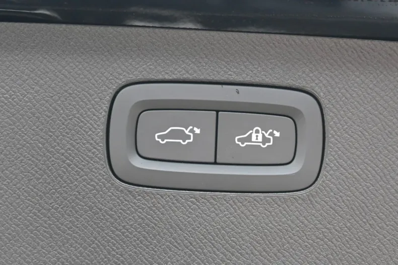 Volvo XC90 din 2023 cu 9.900 km - oferta VOL125705 - foto 13